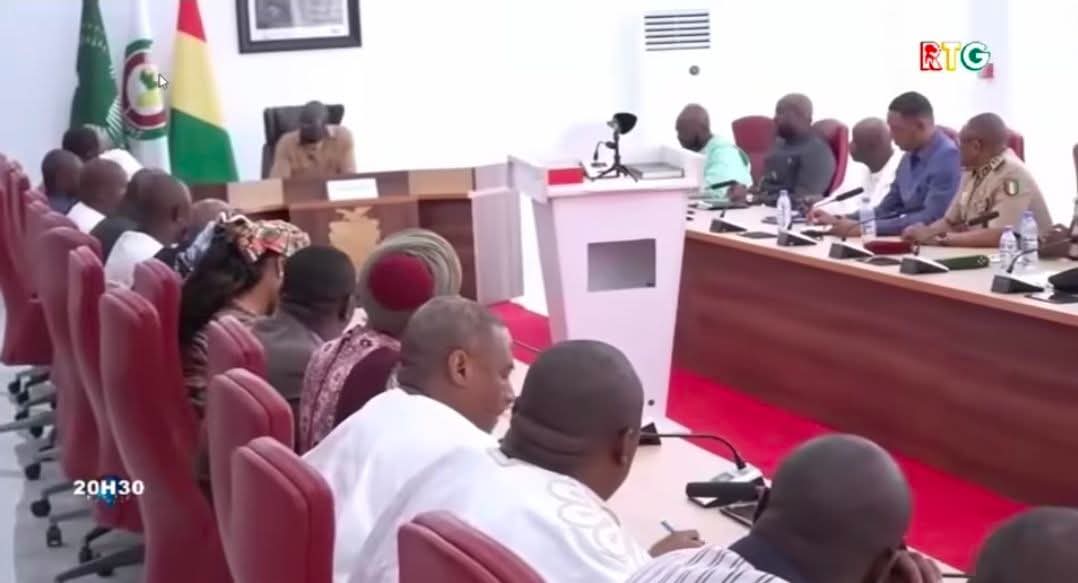 Conseil extraordinaire : Doumbouya veut accélérer l’administration et prépare le 2 octobre