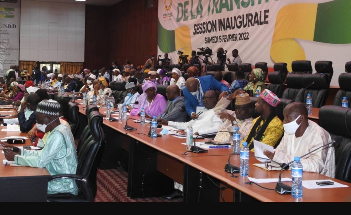 Guinée : Des distinctions honorifiques pour des membres du CNT