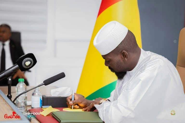 Guinée : Mamadi Doumbouya précise le cadre d’action de la Défense et des ministères
