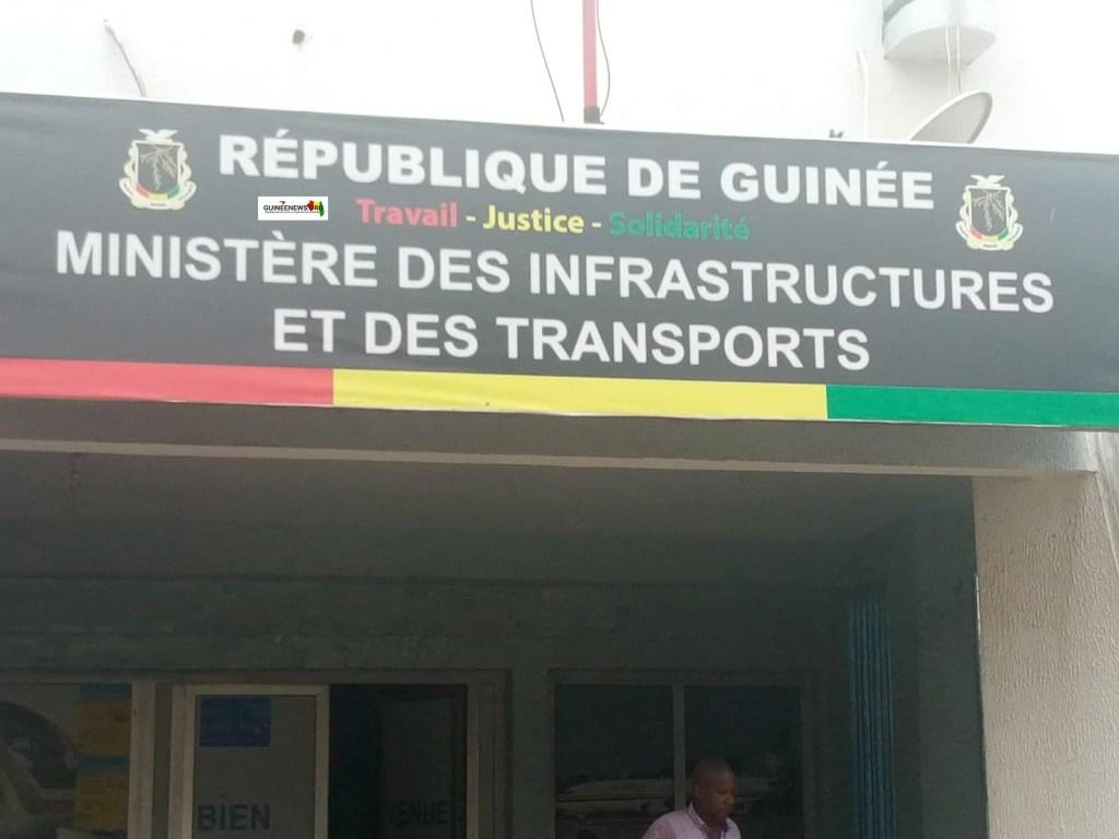 Transport terrestre: le contrôle des permis de conduire et plaques d’immatriculation à nouveau reporté 